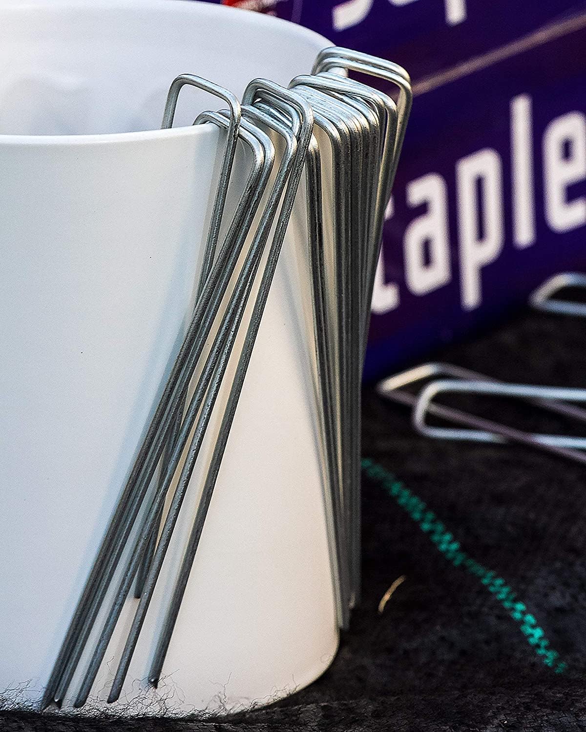 Ashman Garden Landscape SOD Staples and Stakes Pins for Weed Barrier Fabric, Ground Cover, Garden Hose, Lawn Drippers, Drip Irrigation Tubing, 1000 Pack Heavy Duty & Anti Rust