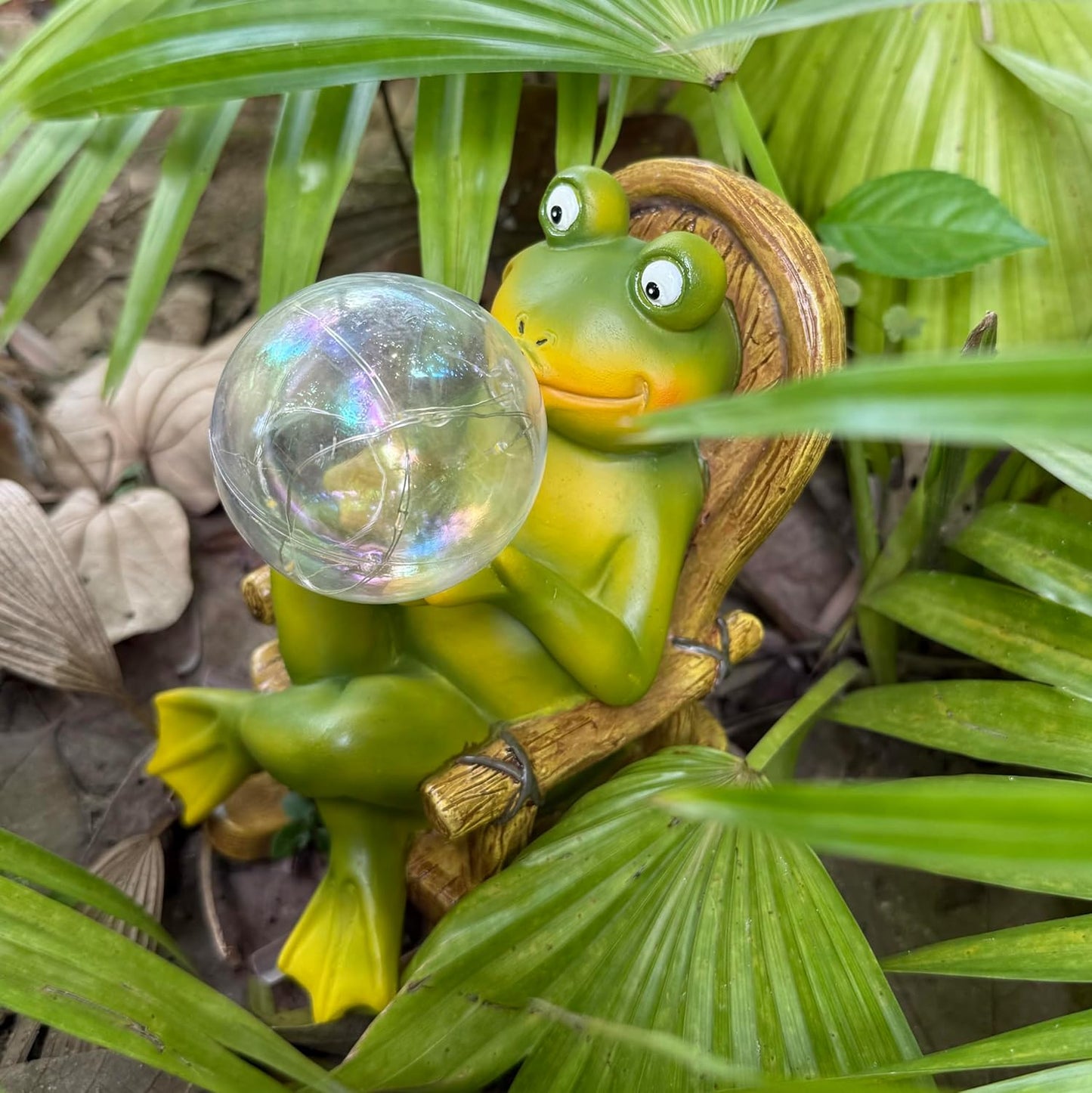 Garden Solar Frog Statue with Glowing Bubble Resin Figurine Outdoor Light Decor Hand-Painted Whimsy for Yard Patio Porch Fairy Decoration Housewarming Unique Gifti for Women
