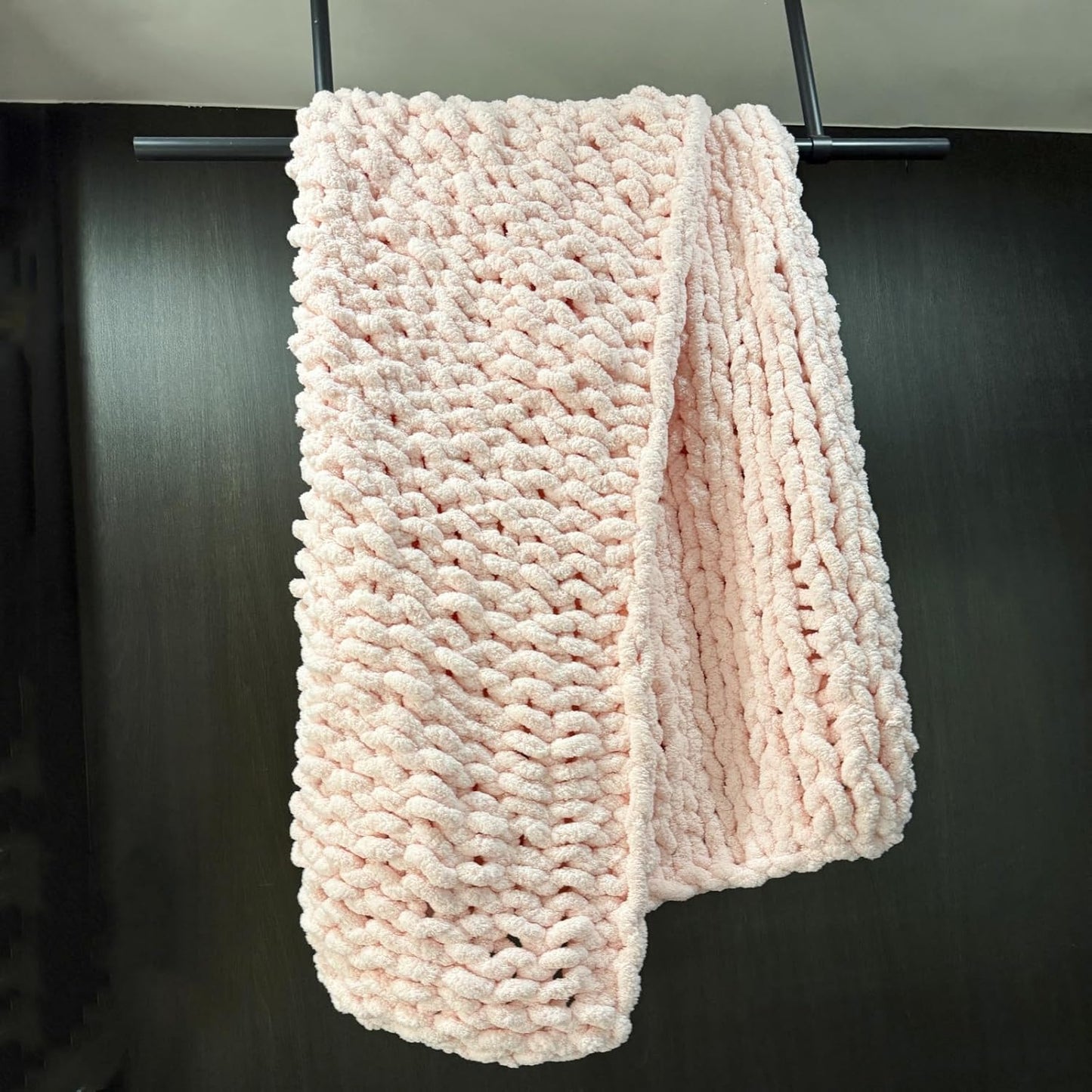 Chunky Knit Blanket Throw 40"×40", Chenille Throw Blankets, Handmade Warm & Cozy Blanket Couch Bed Home Decor, Soft Breathable Fleece Banket, Christmas for Couch Bed Sofa Best Gift (Pink)