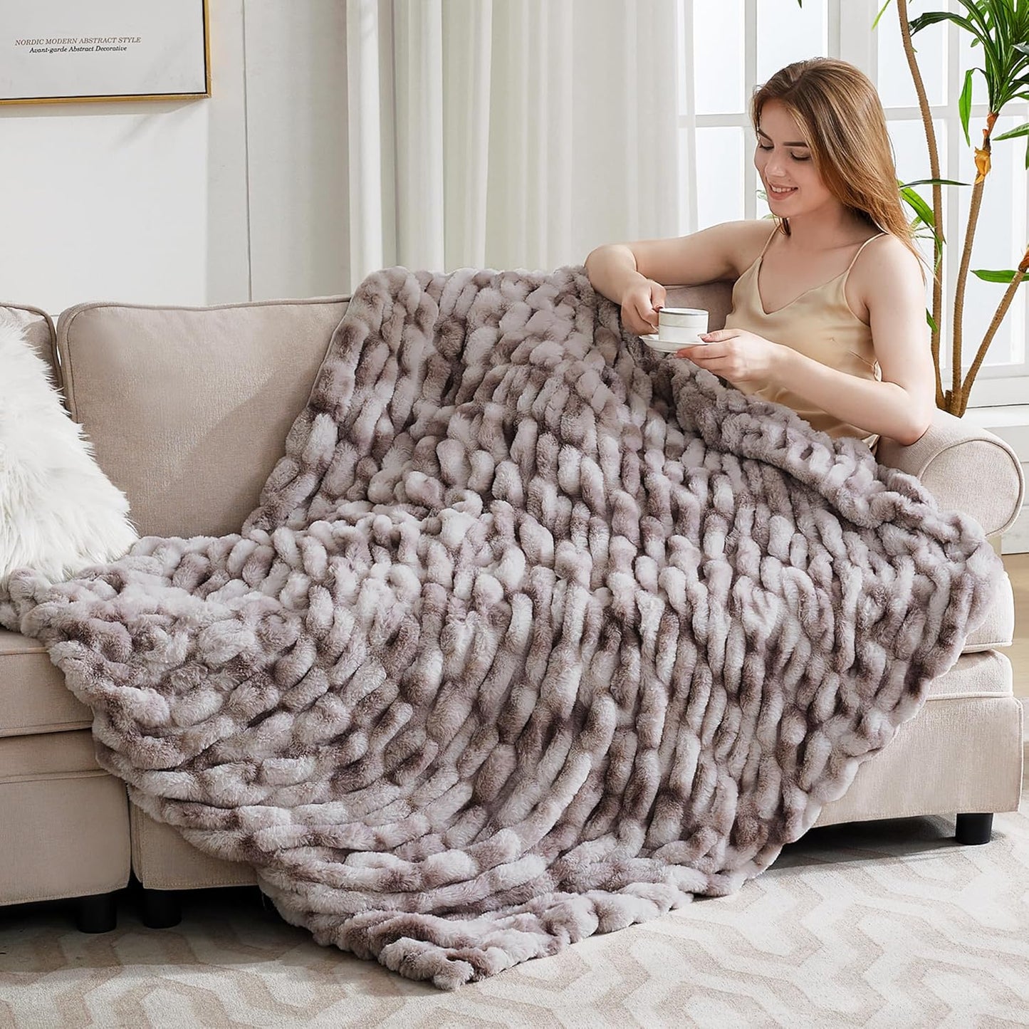 Ultra Soft Luxury Faux Fur Twin Blanket for Counch,Fuzzy Fluffy Plush Warm Cozy Elegant Wrinkled Blanket for Sofa Bedroom Living Room,（60"x80",Tie-dye Taupe）