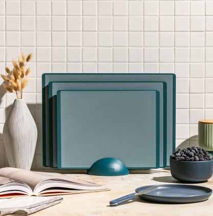 SMIRLY Plastic Cutting Board Set with Holder 3 Pieces, Non-Slip Dishwasher Safe Chopping Boards for Kitchen, Blue