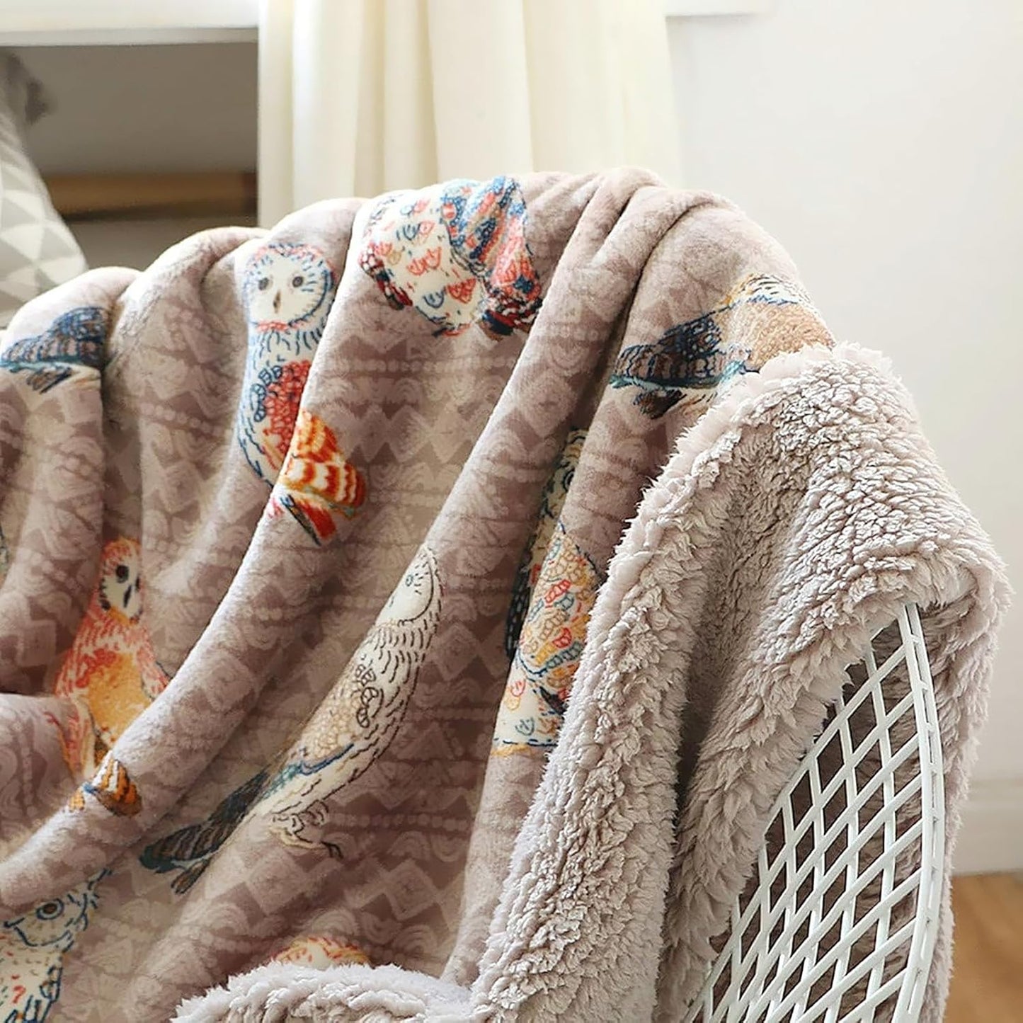 UKELER Flannel Sherpa Throws 60'' x 50'' - Cute Colorful Owl Design Soft Plush Flannel Blanket Throws for Bed/Couch/Sofa/Office/Camping