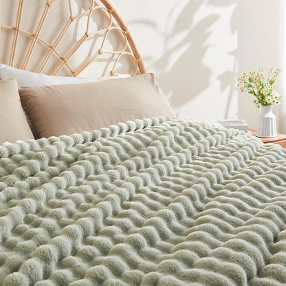 NEWCOSPLAY Faux Fur Twin Blanket Sage Green Bubble Blanket Thick Warm Soft for Couch Sofa Bed 550GSM (Sage Green, Twin(60"x80"))