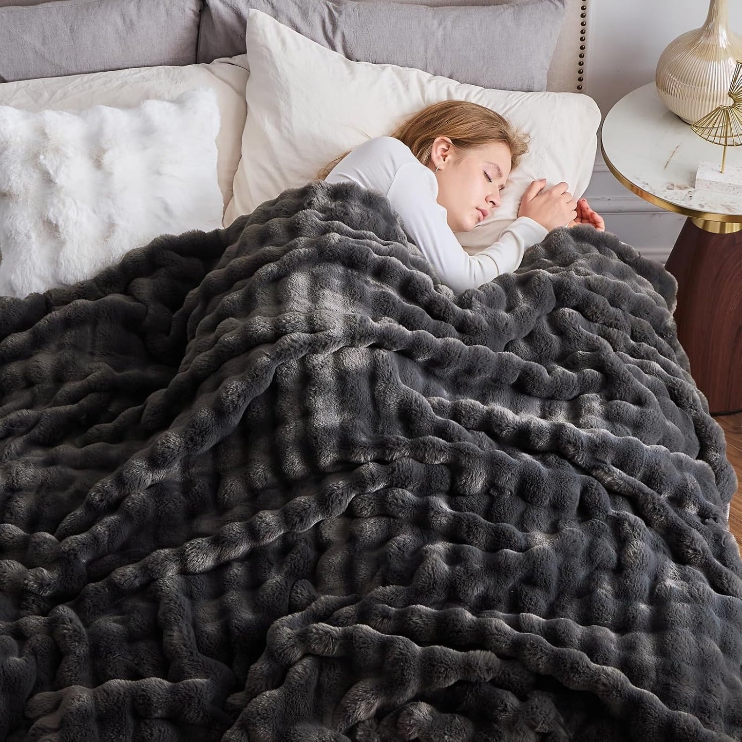 NEWCOSPLAY Faux Fur Twin Blanket Grey Bubble Blanket Thick Warm Soft for Couch Sofa Bed 550GSM (Grey, Twin(60"x80"))