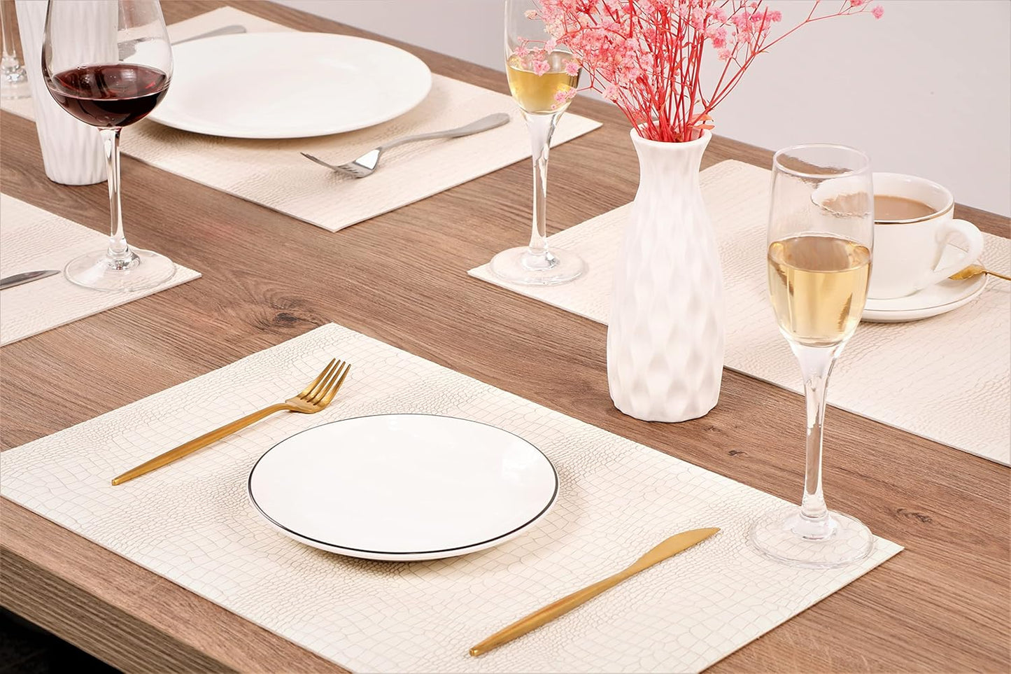 Waterproof PU Placemats, Faux Leather Hardboard Place Mats, Set of 4 Table Mats, Easy to Clean, Heat & Stain Resistant for Office Conference Table, Dining Home Decor, White