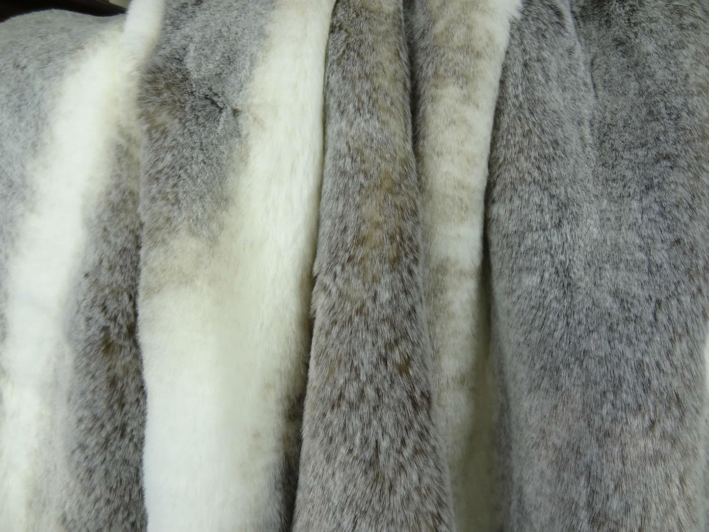 Tissavel Chinchilla Faux Fur Throw Blanket & Bedspread - Chinchilla Faux Fur - Gray Ivory Chinchilla Fur Throw - Luxury Soft Fur, Handmade in USA, 16444