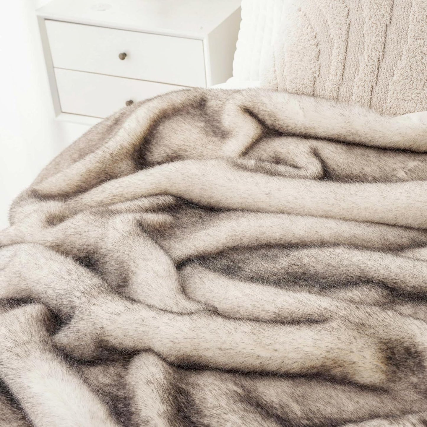 BATTILO HOME Luxury Fluffy Faux Fur Throw Blanket, Cozy Soft Warm Fur Blanket for Couch, Sofa, Chair, Bed, Plush Fuzzy Fur Throws with Long Pile & Brushed Tips, 50"x60"