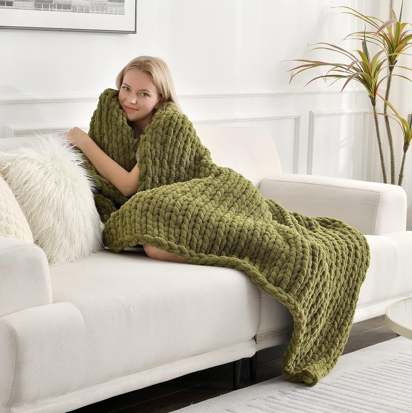 Maetoow Tighter Version Chenille Chunky Knit Blanket Throw 60×80 Inch, Handmade Warm & Cozy Blanket Couch, Bed, Home Decor, Soft Fleece Banket, Boho Thick Blankets and Giant Yarn Throws，Olive Green
