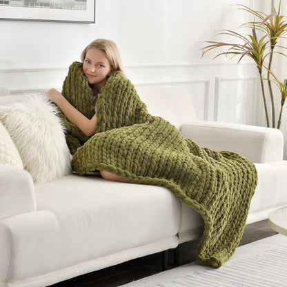 Maetoow Tighter Version Chenille Chunky Knit Blanket Throw 60×80 Inch, Handmade Warm & Cozy Blanket Couch, Bed, Home Decor, Soft Fleece Banket, Boho Thick Blankets and Giant Yarn Throws，Olive Green