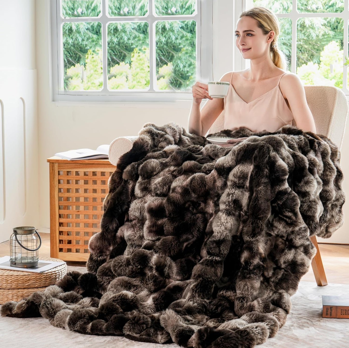 BENVWE Fluffy Faux Fur Throw Blanket for Couch, Soft Plush Thick Cozy Fuzzy Luxury Minky Bubble Blanket for Home Living Room Decor Gift for Women, Tie-dye Coffee, 50" x 60", 1100GSM