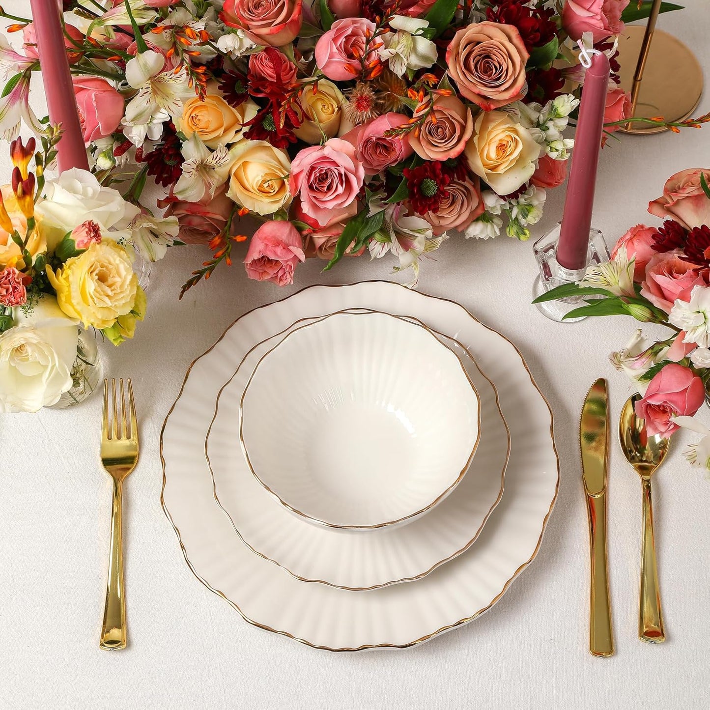 Christian Siriano Zinnia Porcelain Dinnerware Set, 12-Piece Plates and Bowls Set, White and Gold Dish Set for 4, Scalloped Edge, Hand Wash Only