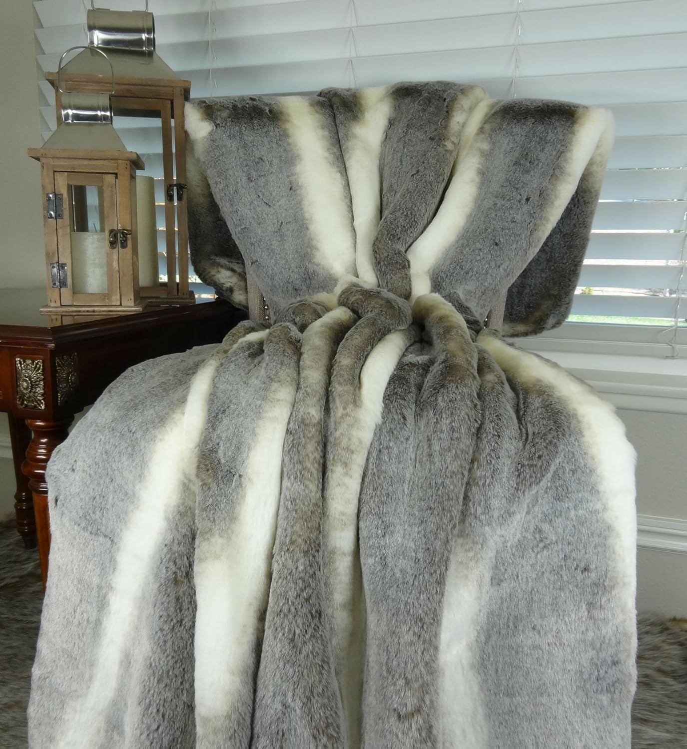 Tissavel Chinchilla Faux Fur Throw Blanket & Bedspread - Chinchilla Faux Fur - Gray Ivory Chinchilla Fur Throw - Luxury Soft Fur, Made in USA, 16444