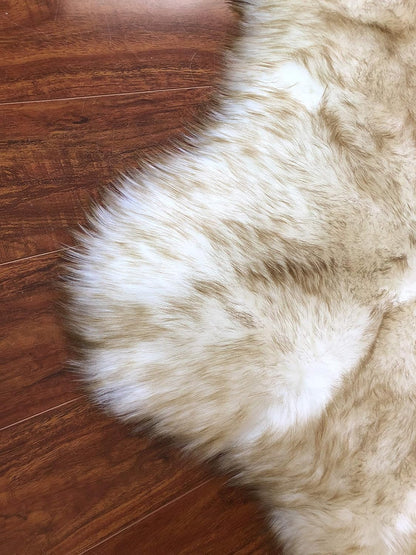LAMBZY Faux Sheepskin Hypoallergenic Free Shape Silky Shag Rug, Luxury Shaggy Silky Plush Carpet for Bedrooms Rugs Living Room Sofa Floor Rugs (Quarto 4 Pelts 4'x6' White with Brown Tips)