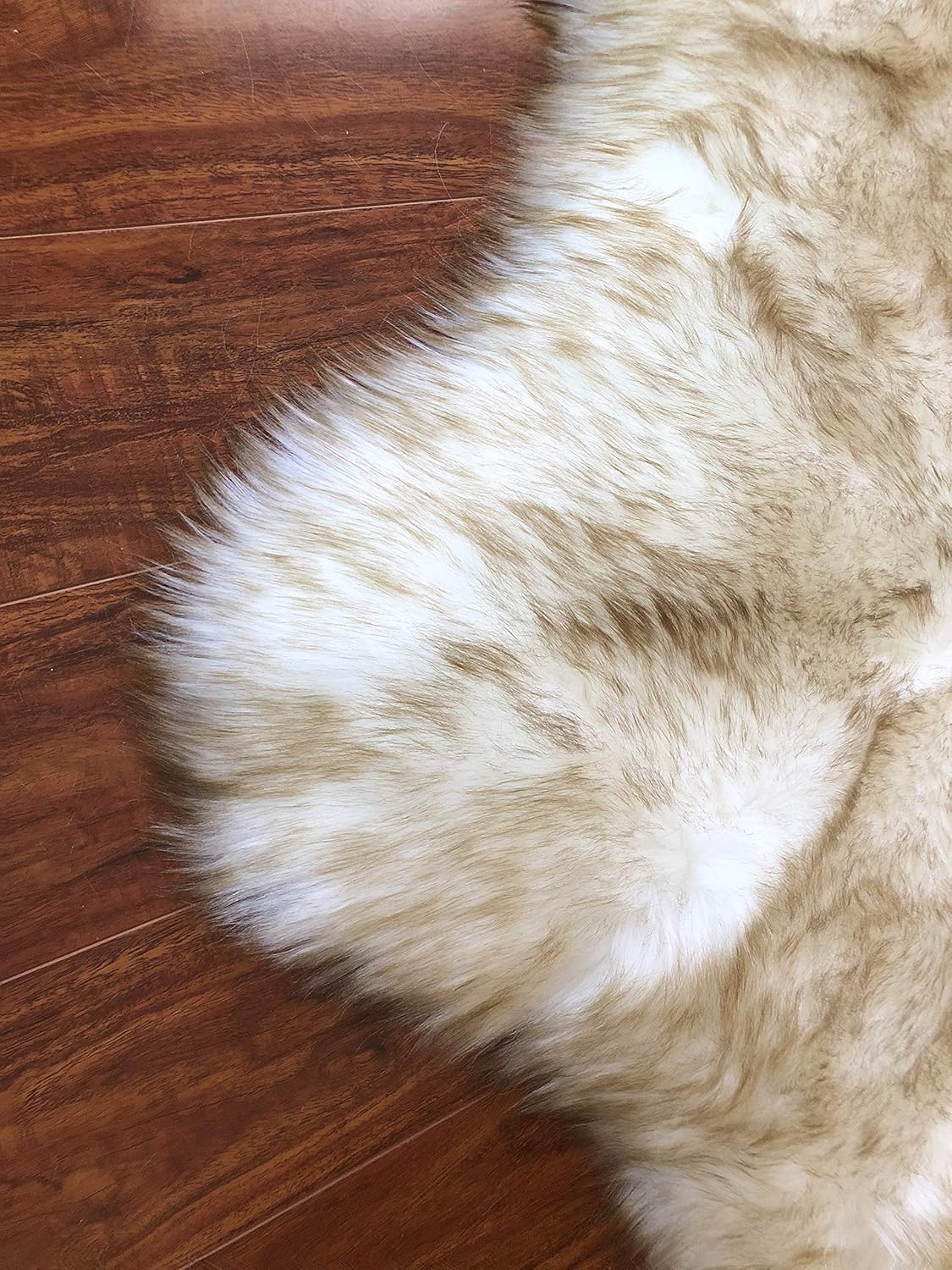 LAMBZY Faux Sheepskin Hypoallergenic Free Shape Silky Shag Rug, Luxury Shaggy Silky Plush Carpet for Bedrooms Rugs Living Room Sofa Floor (Decto 10 Pelts 6'x10', 180x300cm White/Brown Tips)