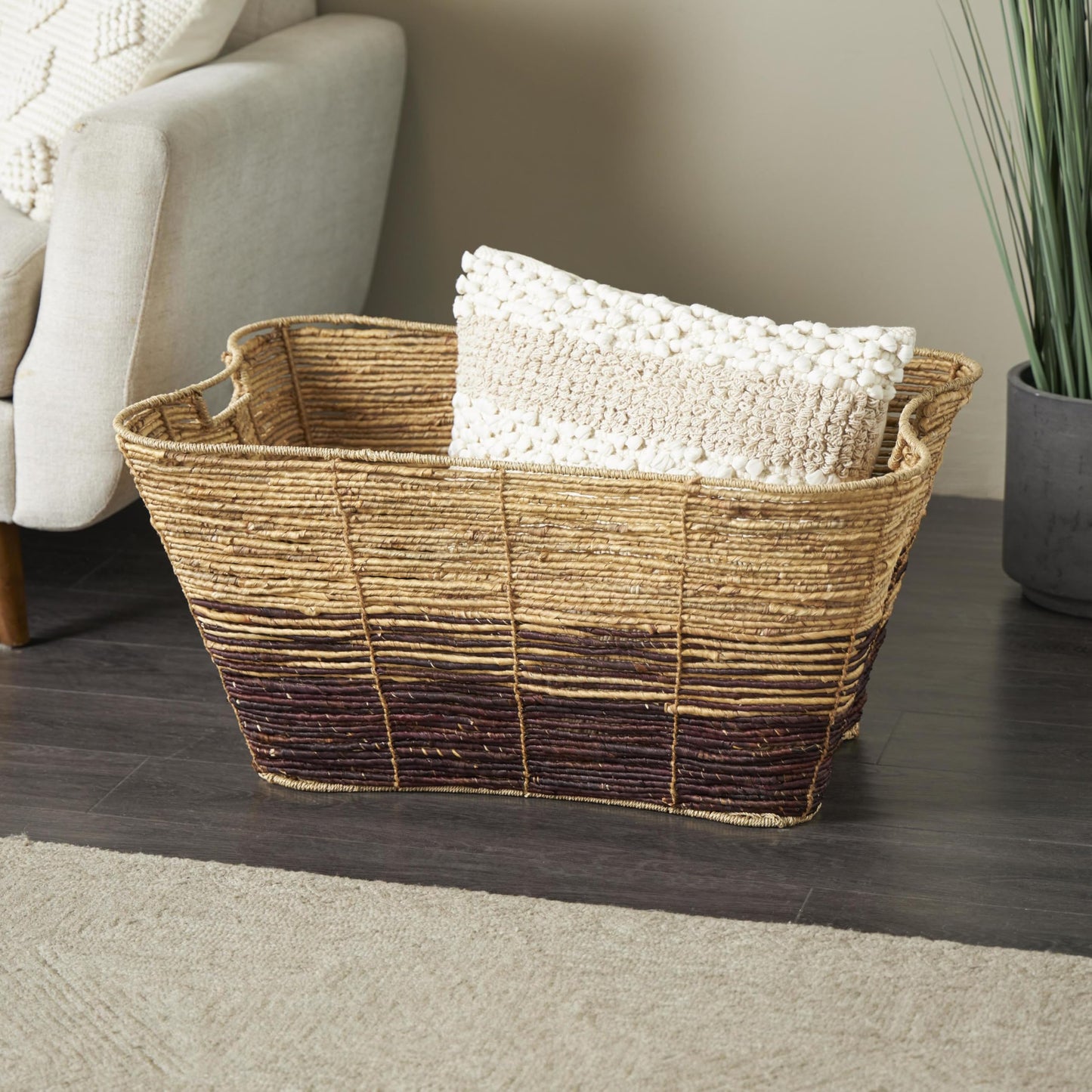 Deco 79 Seagrass Handmade Decorative and Functional Storage Basket Oversized Color Block Basket