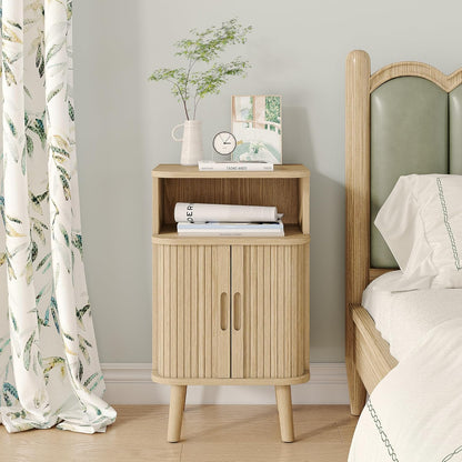 Alohappy Fluted End Table Set of 2, Mid Century Modern Nightstands with Sliding Tambour Door, Curved Round Edge Wood Bedside Table for Bedroom, Side Tables with Storage for Living Room, Natural Oak