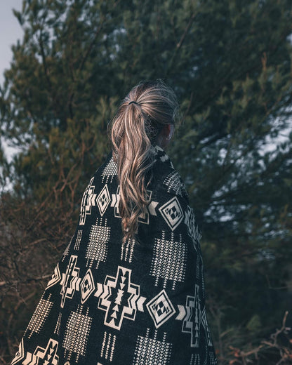 Inca Aztec Throw, Queen, King Blanket | Southwest Indian Navajo Boho Style | Native Cover for Camping, Bedding, Couch, Vanlife | Faux Alpaca, Lightweight, Hypoallergenic (Obsidian Black, Queen)