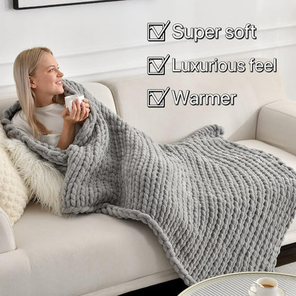 Maetoow Tighter Version Chenille Chunky Knit Blanket Throw （50×60 Inch）, Handmade Warm & Cozy Blanket Couch, Bed, Home Decor, Soft Fleece Banket, Boho Thick Blankets and Giant Yarn Throws，Light Grey