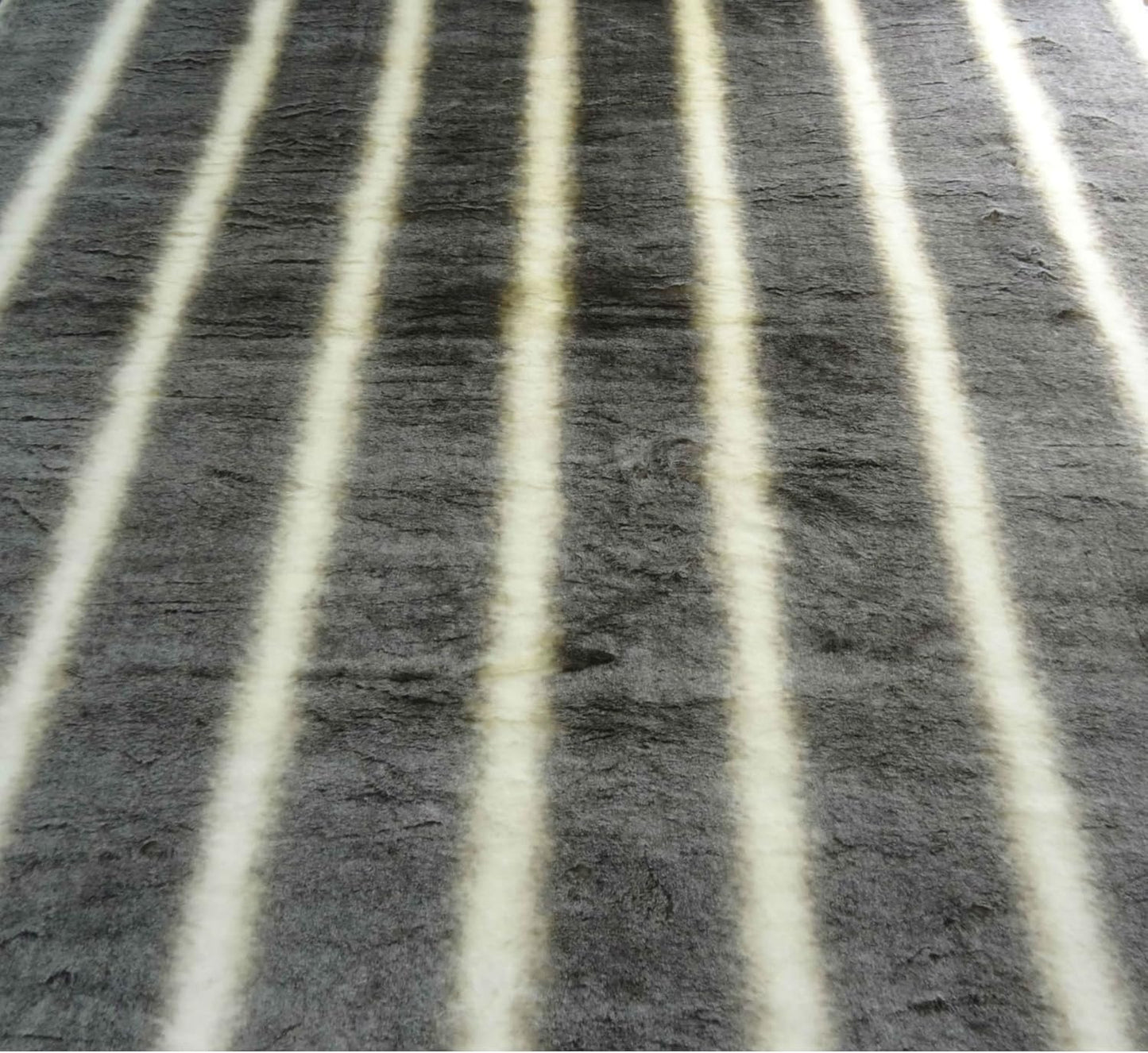 Tissavel Chinchilla Faux Fur Throw Blanket & Bedspread - Chinchilla Faux Fur - Gray Ivory Chinchilla Fur Throw - Luxury Soft Fur, Made in US, 16444