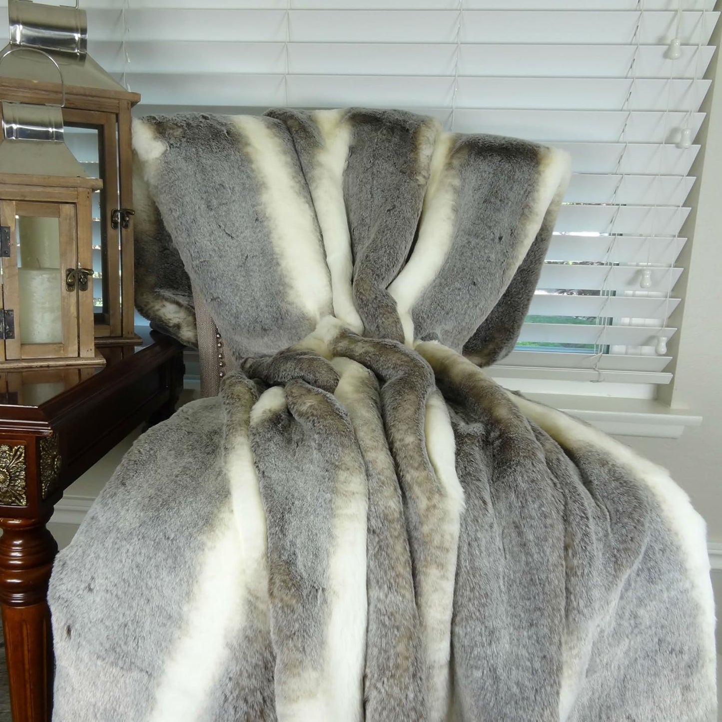 Tissavel Chinchilla Faux Fur Throw Blanket & Bedspread - Chinchilla Faux Fur - Gray Ivory Chinchilla Fur Throw - Luxury Soft Fur, Made in USA, 16444