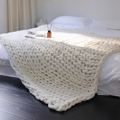 Maetoow Chenille Chunky Knit Blanket Throw （60×80 Inch）, Handmade Warm & Cozy Blanket Couch, Bed, Home Decor, Soft Breathable Fleece Banket, Christmas Thick and Giant Yarn Throws, Cream