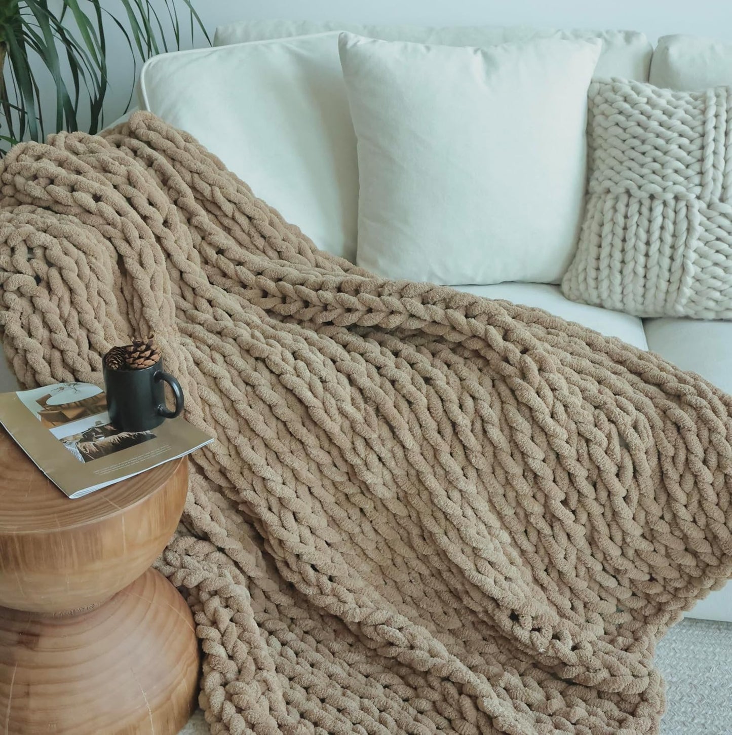 Maetoow Chenille Chunky Knit Blanket Throw （50×60 Inch）, Handmade Warm & Cozy Blanket Couch, Bed, Home Decor, Soft Breathable Fleece Banket, Christmas Thick and Giant Yarn Throws, Khaki