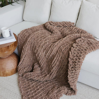 Maetoow Tighter Version Chenille Chunky Knit Blanket Throw （50×60 Inch）, Handmade Warm & Cozy Blanket Couch, Bed, Home Decor, Soft Fleece Banket, Boho Thick Blankets and Giant Yarn Throws，Brown