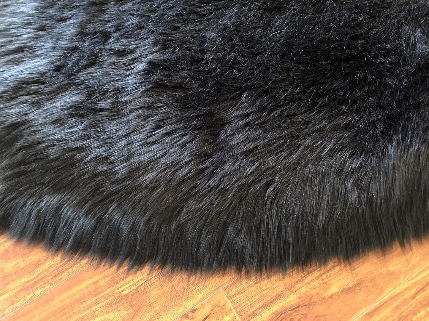 LAMBZY Faux Sheepskin Hypoallergenic Free Shape Silky Shag Rug, Luxury Shaggy Silky Plush Carpet for Bedrooms Rugs Living Room Kids Rooms Sofa Floor Rugs (Octo 8 Pelts 6'x8', 180x240cm Black)